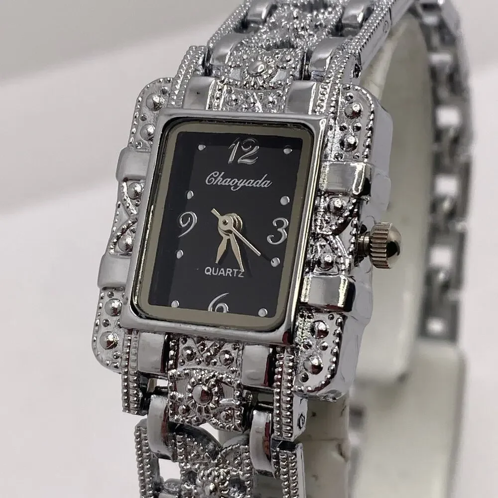 Silver Womens Black Dial Silver Fashion Watch Works New Battery